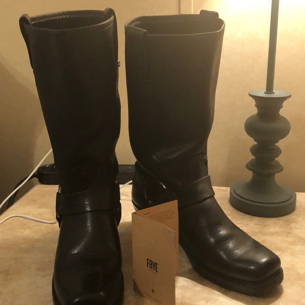 Frye  Black Women Boots small amt of damage